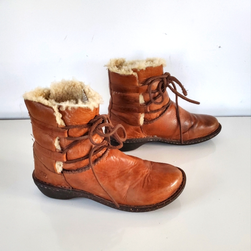 UGG Caspia 1932 Winter Ankle Boots Size 8